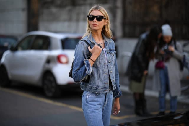 Modne stylizacje z kurtką jeansową, które zachwycą każdego