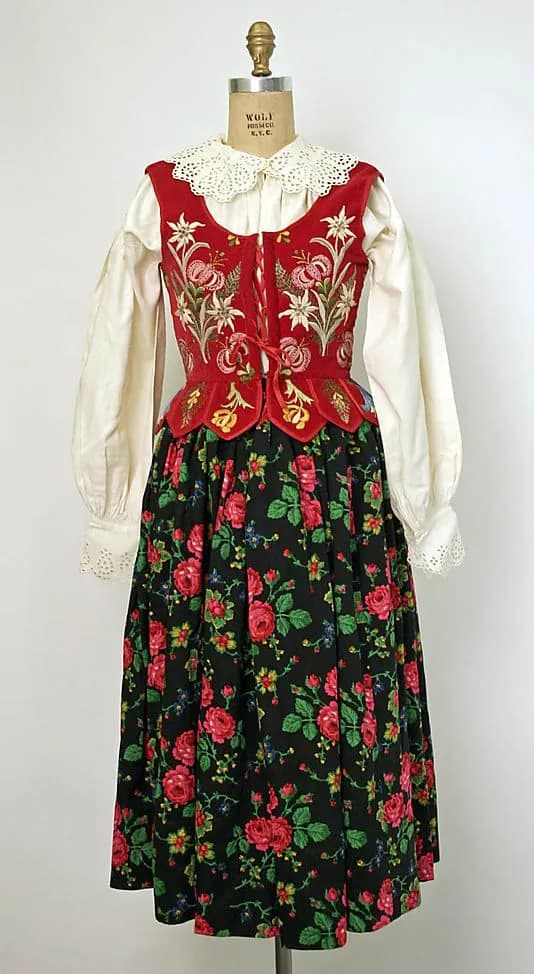 Strój góralski damski: tradycyjne elementy i ich znaczenie Strój góralski damski: tradycyjne elementy i ich znaczenie