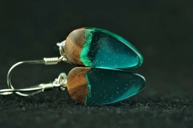 Jak zrobić piękną biżuterię z żywicy i drewna? Prosty sposób dla początkujących Jak zrobić piękną biżuterię z żywicy i drewna? Prosty sposób dla początkujących