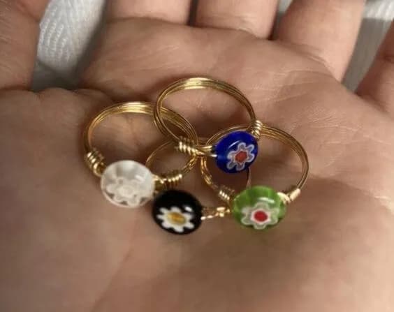 Jak zrobić piękną biżuterię z drutu? Proste triki dla początkujących