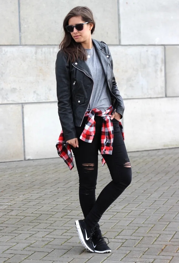 Jak nosić koszulę w kratę damską: 7 stylizacji na każdą okazję